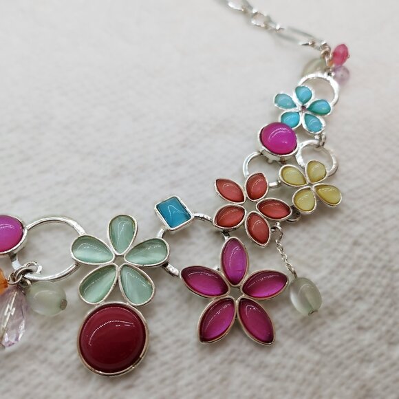 *New Low Price!* Caracol Retro Floral Necklace Set - Picture 5 of 9